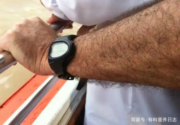 农村老话"手毛穷,脚毛富"是什么意思?有道理吗?看完懂了!