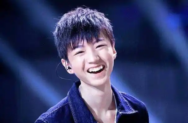 开怀大笑的男明星们,王俊凯的笑最治愈,看到最后一个我憋不住了_时候