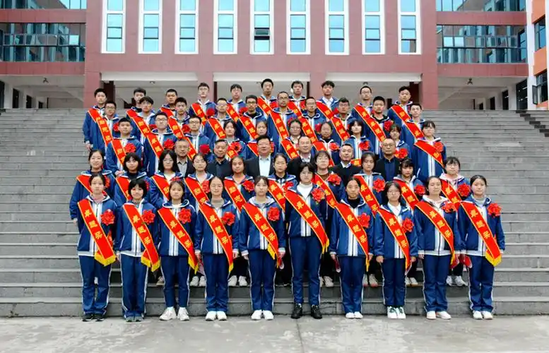 广元中学举行20192020学年度下期优秀学生表扬大会