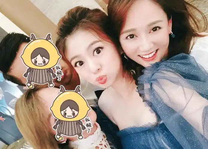 安以轩晒产前派对合影照片放大41岁陈乔恩这颜值我没眼花吧