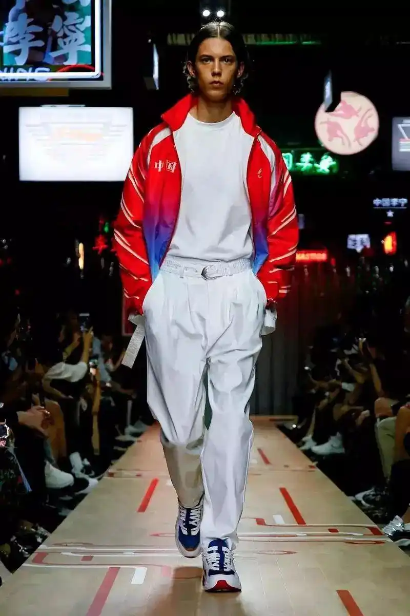 国潮雄起的荣光,野心李宁点燃巴黎时装周!