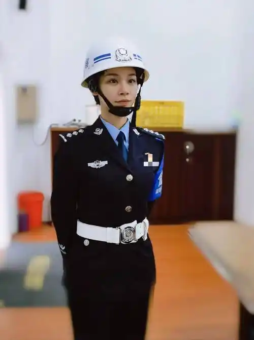 触及内心的女特警——钟劲