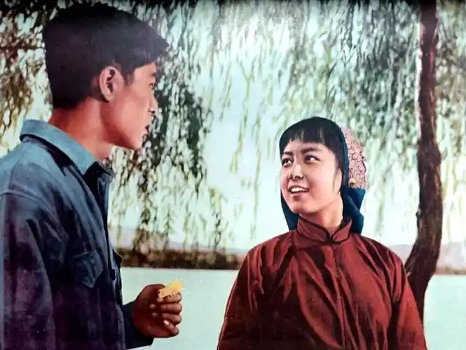 尤嘉回到学校报道之后,半工半读与天马制片厂合作.