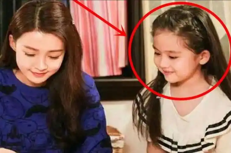 孙怡"女儿"因长得太美,被禁止整容,才12岁就拥有双"筷子腿"