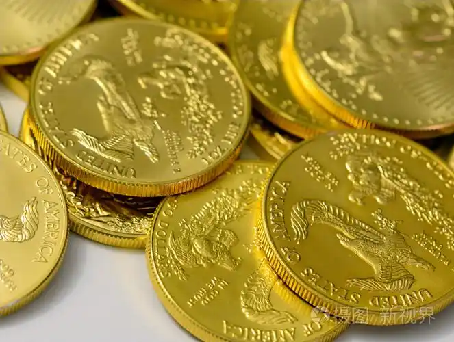 我们美元计价的黄金硬币拼贴在一起