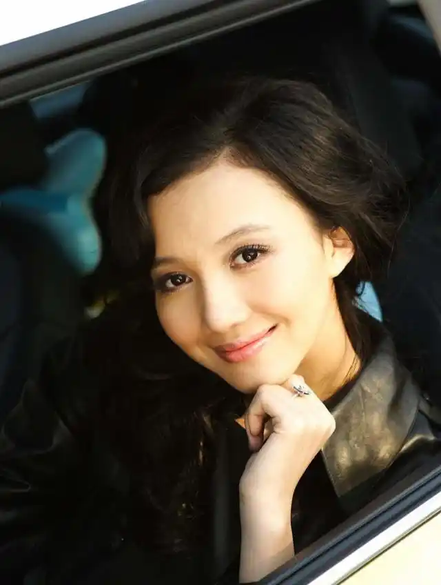 韩雯雯,凭借自己不俗的外表和高贵华美的气质得到大众的肯定