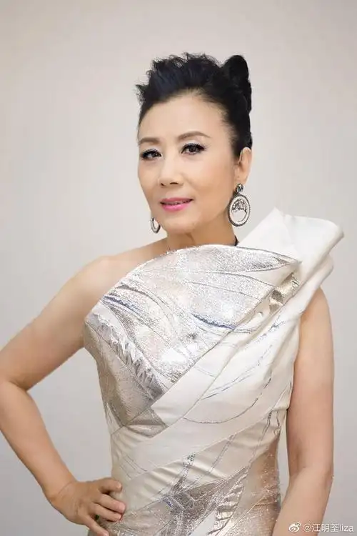 美人不迟暮汪明荃的图集