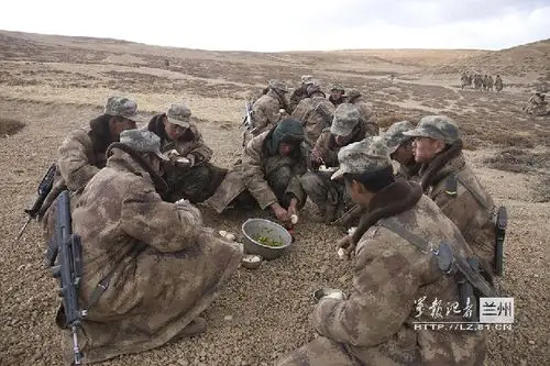 我军无人区守军生活艰苦困难