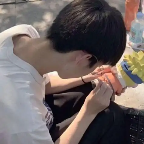 2022最新好看不明显的情侣头像真人一人一张