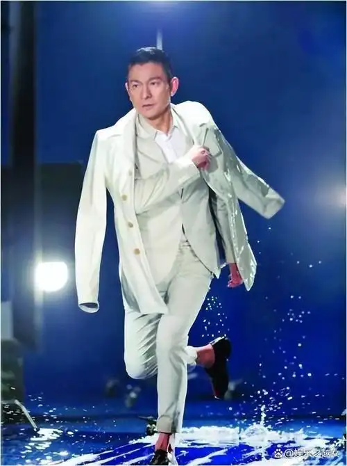 事实证明,那个狂追刘德华,守身如玉43年的杨丽娟终于有了结局