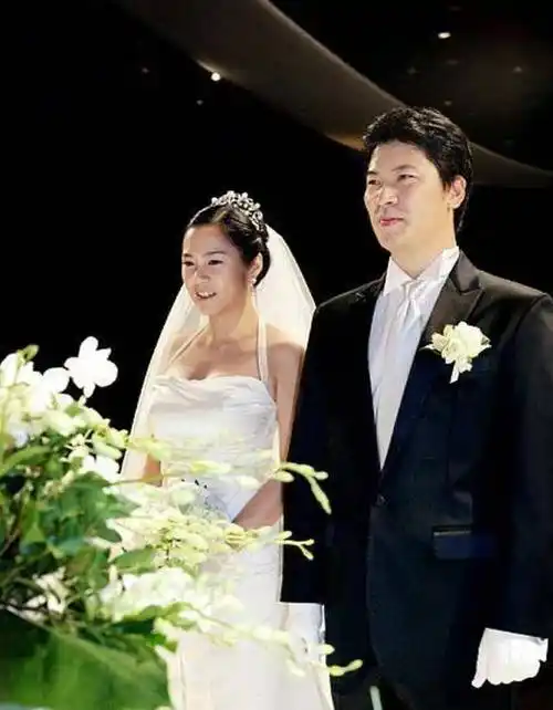 三胞胎兄弟茁壮成长,宋一国成儿子照片搬运工,小伙子们几时回来_妻子