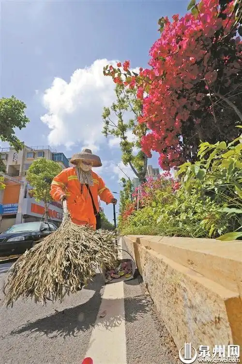 "五一"国际劳动节,"五四"青年节期间,在泉港的田间地头,盐场盐田,街头