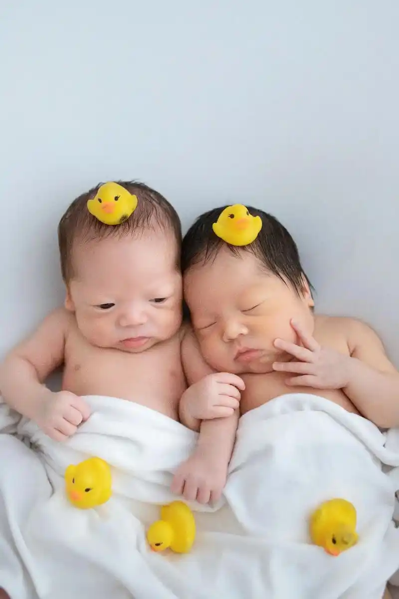 龙凤胎宝宝 #我家小可爱,姥姥愿你们姐弟两健康快乐成长,幸 - 抖音