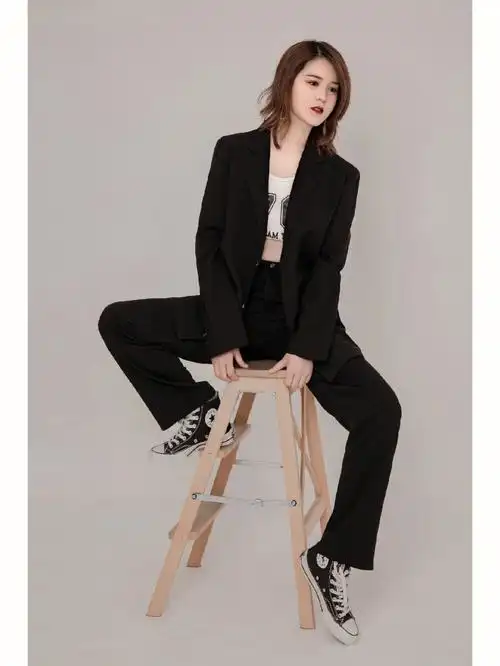 拍照该怎么摆造型