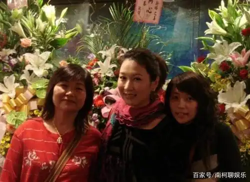 而张秀卿模仿的蔡秋凤,凤飞飞等歌手演出,也时常被观众叫好.