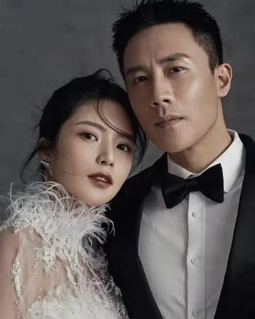 杜淳王灿婚纱照曝光,俩人各拍各的,假笑营业又甜又搞笑!