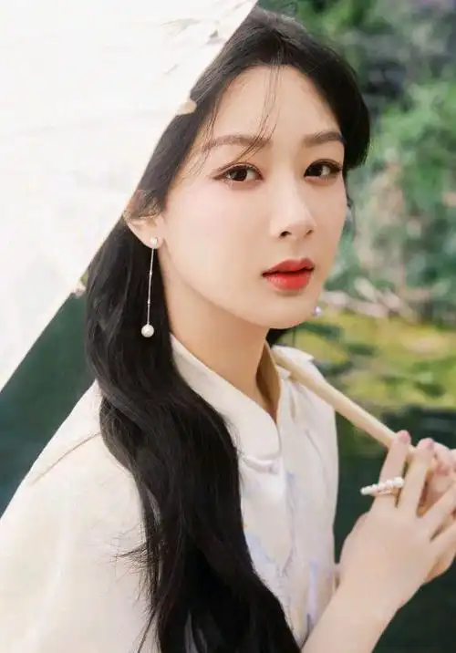 杨紫#杨紫是中国内地的一位年轻女演员,出生于1992年11月6日,是9汉