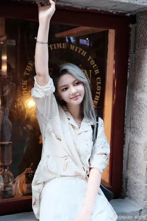 郝婧怡超话#snh48group年度青春盛典#其实好热  好热好热