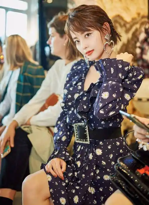 张嘉倪女神的高跟鞋_凉鞋_图片_明星