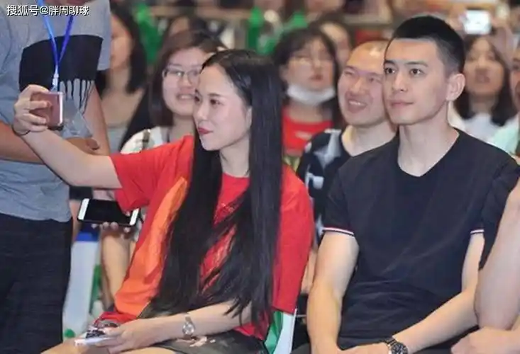 杨鸣妻子炮轰发文,前辽篮主帅上热搜,一细节暗示杨鸣不妙_唐佳良_主