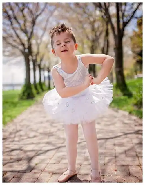 走光|男孩子|裙子_新浪新闻