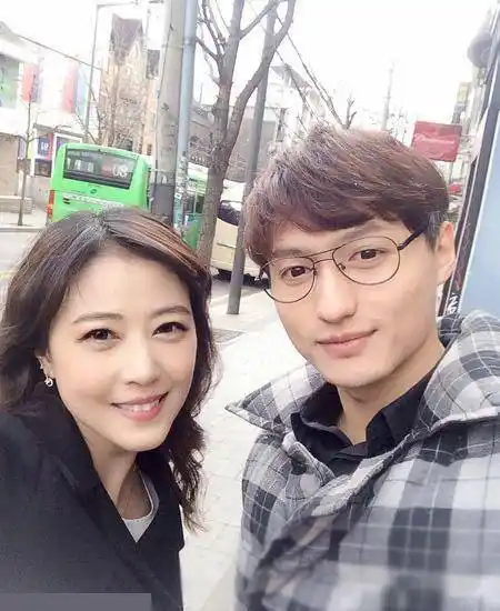 54岁周海媚状态不错近照似少女交往多个男友却未能修成正果