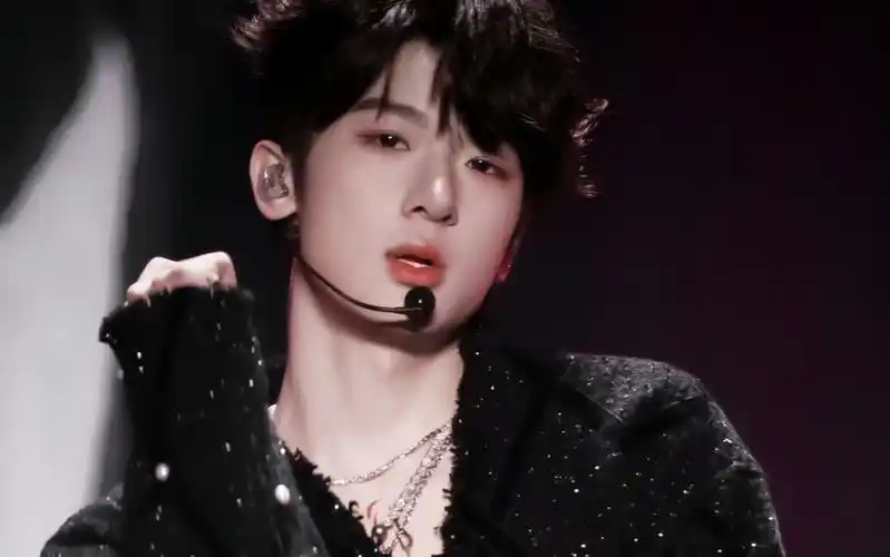 张峻豪 直拍|kiss me more|baggy jeans|la la la