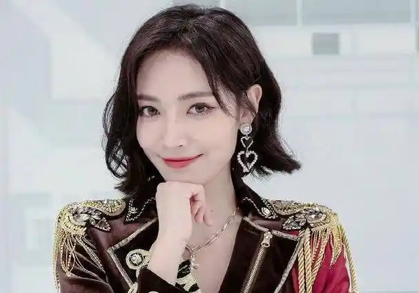 除了虞书欣之外,就数丝芭传媒的许佳琪了,虽然没有什么特别亮眼的地方