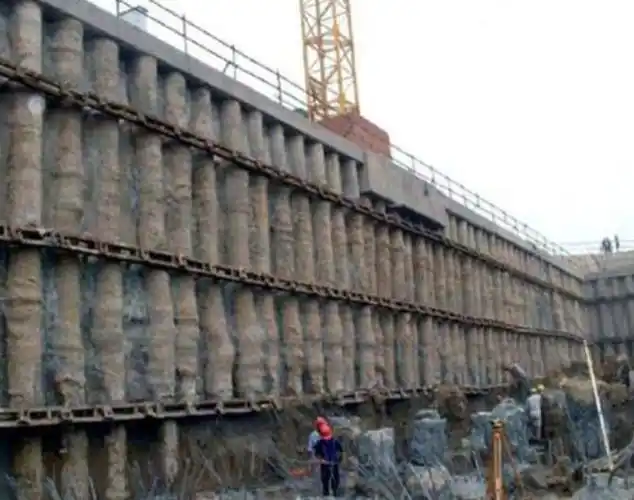 灌注或预制密排桩的施工过程与施工特点