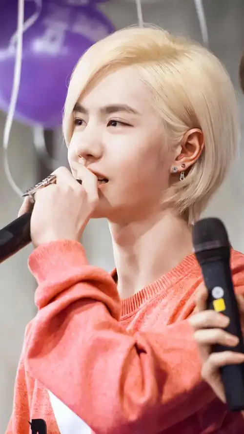 141123uniq韩国fm官咖修图uniq王一博