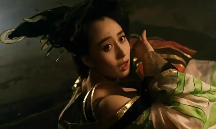 薛芷伦在《倩女幽魂》中饰演小青 她是兰若寺女鬼 属于女二号角色利智