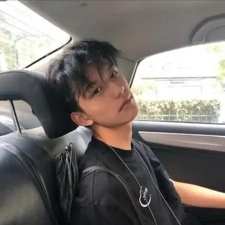 帅哥头像超拽非主流图片唯一不会背叛你的只有自己