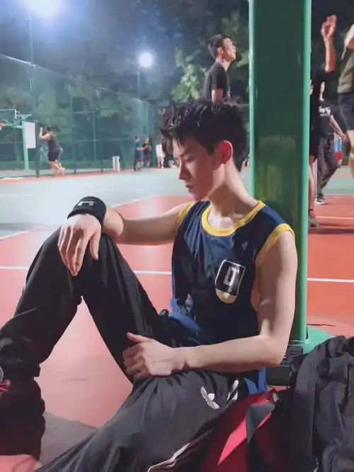 任豪老师真的好诱人