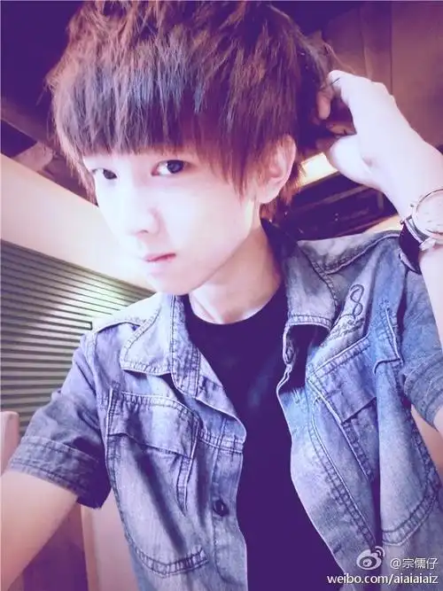 请发给我几张15到18岁帅一点的男生图片.