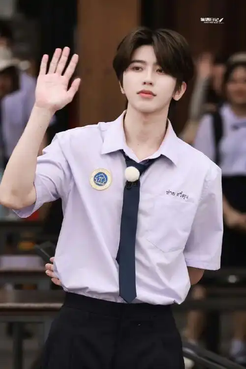 惊艳时光的校服造型