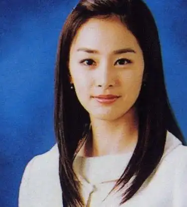 ↑看金泰熙的学生照,真是从小到大都如一的美貌啊.