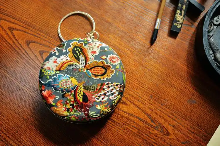 一席文创苏绣口金包