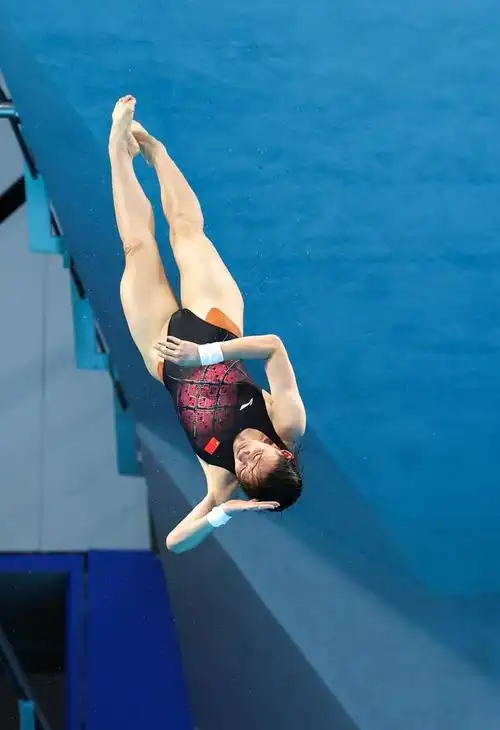 跳水——女子跳台:中国选手包揽冠亚军