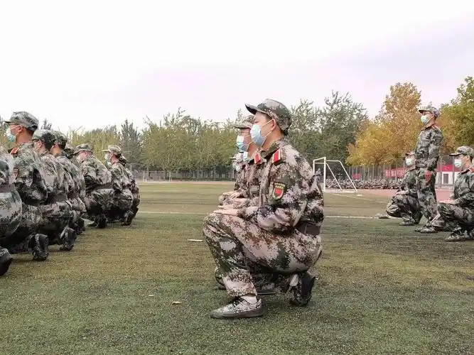 稍息,立正!快看,身着迷彩的你们