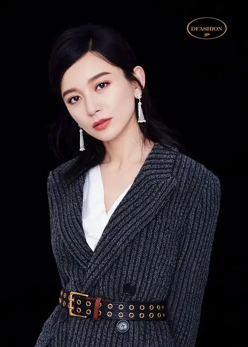 明星施诗曝光一组低调系时尚写真风尚大片,精致五官魅力尽显!