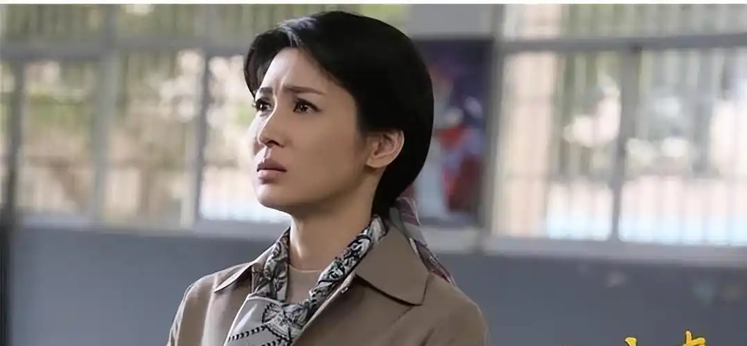 回顾亮剑女神童蕾情断周一围富商丈夫入狱3年她幸福吗