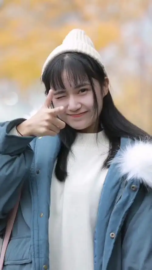 可爱的女孩子调皮起来是什么样子