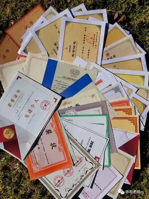 大学期间所获部分荣誉证书时光荏苒,转眼间已步入大三.