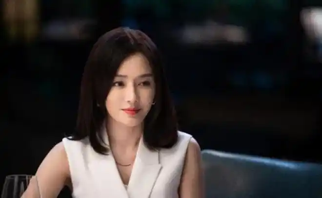 秦岚出演女强人,演技精湛却被讽"脸垮了",女明星不能变老的|电视剧|傻