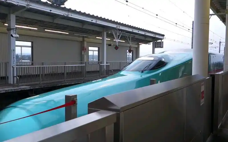 【新干线】e5,e2,e6系通过站台.(60fps)_哔哩哔哩_bilibili