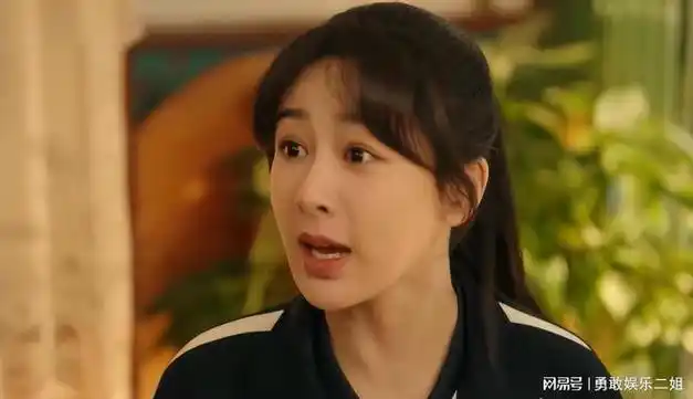 《要久久爱》首支预告热议,杨紫演技获赞,因角度脸部曲线不流畅|电视