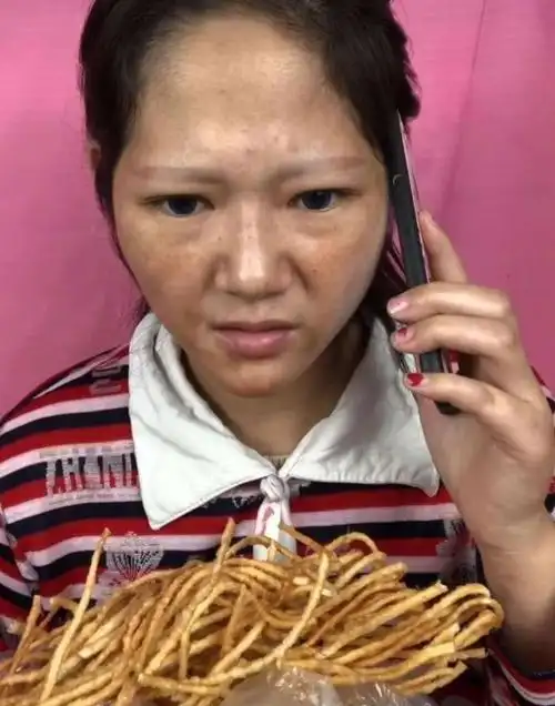 为迎接老公回家邋遢大姐惊心打扮妆后秒变妙龄少女