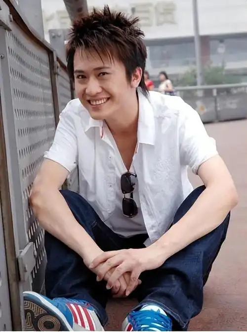 杨帆个人资料(:娶初念女友,如今家庭事业双丰收,他有何魅力?