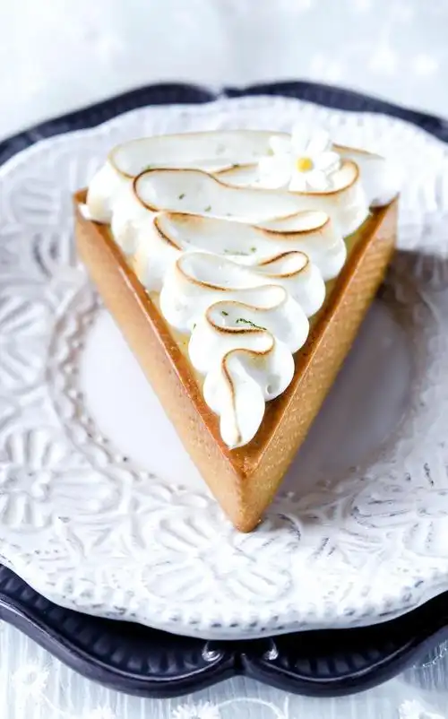 柠檬奶油蛋糕图片-三角形意大利柠檬酥素材-高清图片-摄影照片-寻图