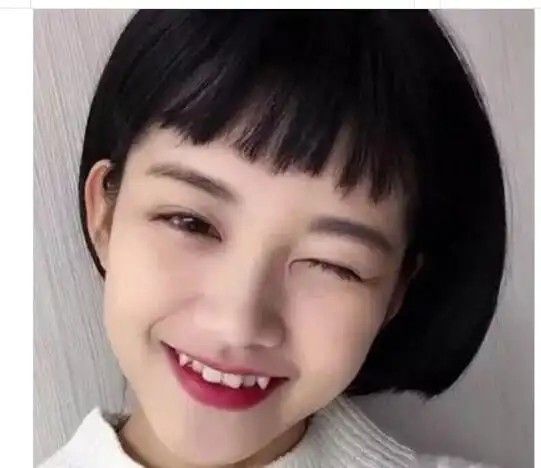 今年流行的女生狗啃式超短刘海发型